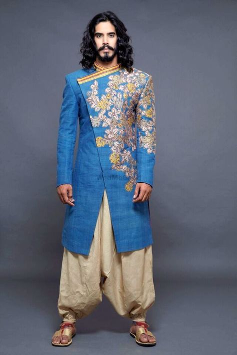 Indian Engagement Dress, Engagement Dress For Men, Solarpunk Fashion, Kalam Kari, Indian Engagement, Indian Groom Wear, Mens Kurta Designs, Wedding Outfit Men, Indian Men Fashion