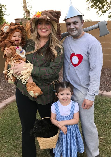 Wizards Of Oz Family Costume, Homemade Wizard Of Oz Costumes, Wizard If Oz Costumes Family, Wizard Of Oz Costume Ideas Family, Wizard Of Oz Family Costume Diy, Womens Wizard Of Oz Scarecrow Costume, Wizard Of Oz Family Costume Ideas, Diy Lion Wizard Of Oz Costume, Remy Costume