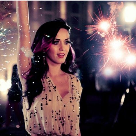 Katy perry-firework Firework Katy Perry, Katy Perry Firework, Bucket List For Girls, California Girl, Pop Rock, Teenage Dream, Girl Crushes, Cultura Pop, Om Nom