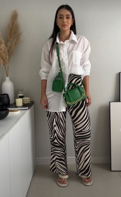 Zebra Print Trousers Outfit, Zebra Pants Outfit, Zebra Print Outfits, Printed Trousers Outfit, Zebra Outfit, Zebra Print Clothes, Print Shorts Outfit, Zebra Pants, Zebra Pant