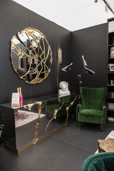 Want a Cool Room? Try Adding These Types of Stylish Decor Items Credenza Design, Interior Design Per La Casa, Living Room Mirrors, Design Del Prodotto, A Living Room, A Mirror, Black Walls, Green Velvet, 인테리어 디자인