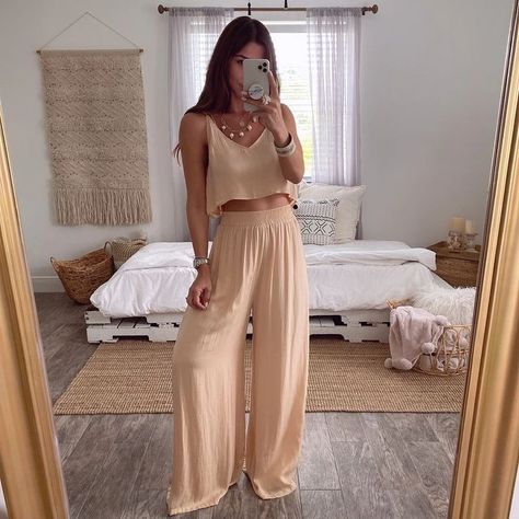 Look Hippie Chic, Minimalist Moda, Loungewear Outfits, Mode Boho, Estilo Boho, Mode Inspiration, Comfy Outfits, Cute Casual Outfits, Look Fashion