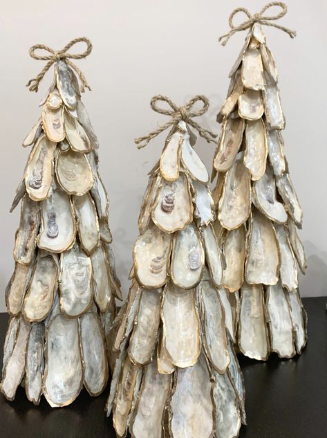 Diy Oyster Shell Nativity Scene, Oyster Christmas Tree, Shell Christmas Decorations, Oyster Shell Ornaments Diy, Oyster Tree, Seashell Ornaments Diy, Oyster Shell Tree, Oyster Diy, Diy Seashell Crafts