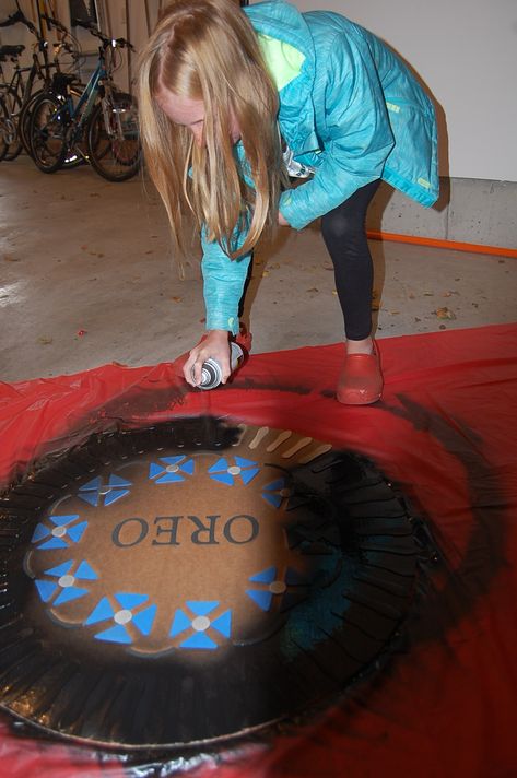 Oreo Halloween Costume, Oreo Cookie Costume Diy, Oreo Costume Couple, Diy Oreo Costume, Diy Cookie Costume, Cookie Costume Diy, Oreo Costume, Cookie Halloween Costume, Cookie Halloween