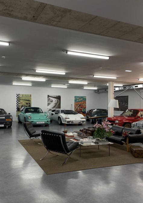 Car Guy House Decor, Car In House, Car House Decor, Indoor Garage, Car Home Decor, Car House, Luxury Garage, Classic Outfit, Car Showroom