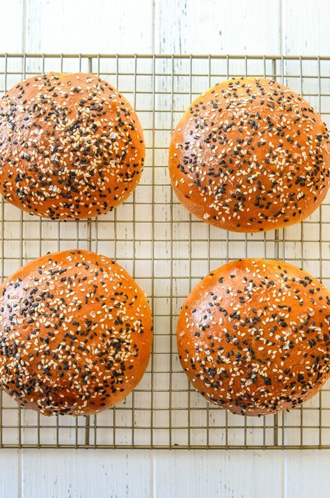 Super Sesame Buns Sesame Seed Bun Recipe, Sesame Buns, Bbq Business, Homemade Hamburger Buns, Homemade Buns, Not Hungry, Homemade Hamburger, Seed Bread, Baking Treats