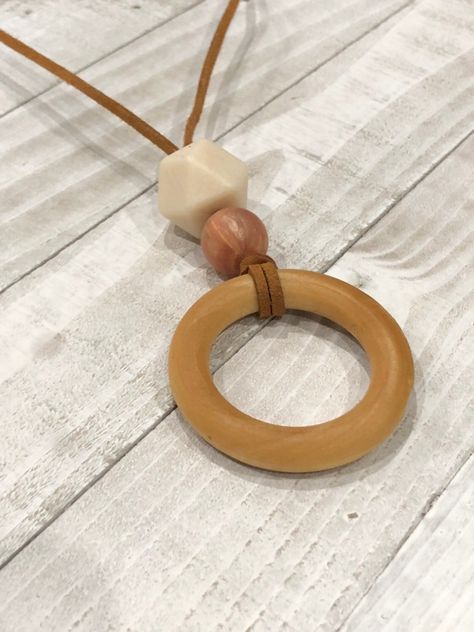 Christmas Gift For Baby, Washer Jewelry, Baby Stocking, Wood Jewelery, Gold Bead Earrings, Diy Jewlery, Jewelry Accessories Ideas, Wood Ring, Wooden Ring