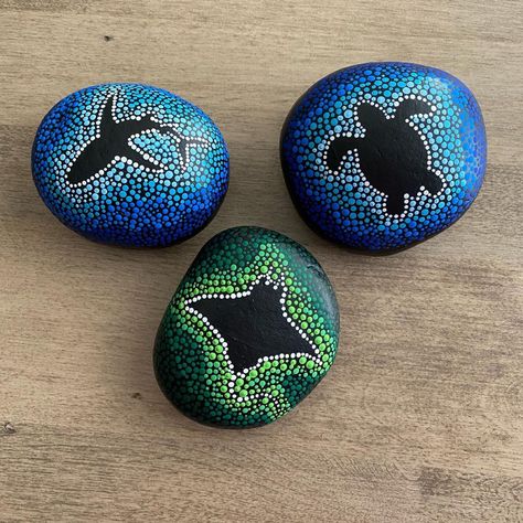 Beach Rock Art, Garden Rock Art, Art Coquillage, Diy Rock Art, Mandala Rock Art, Stone Art Painting, Painted Rocks Kids, Painted Rocks Diy, Rock Painting Ideas Easy