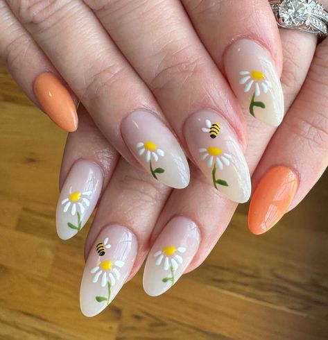 Dahlia Nail Art, Preschool Nails, Nail Idea Spring, Unique Nail Designs Creative Beautiful, Pattern Nails Designs, Summer Nails Ideas 2024, Folk Nails, May Nail Art, Nail Art Easter