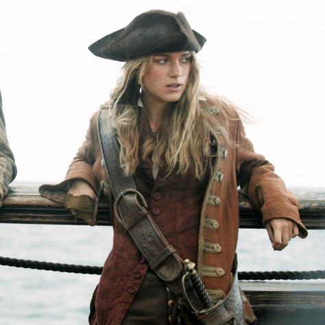 Elisabeth Swan, Pirate Clothing, Kaptan Jack Sparrow, Elizabeth Swann, Keira Knightly, Pirate Outfit, Ange Demon, Pirate Woman, Pirate Life