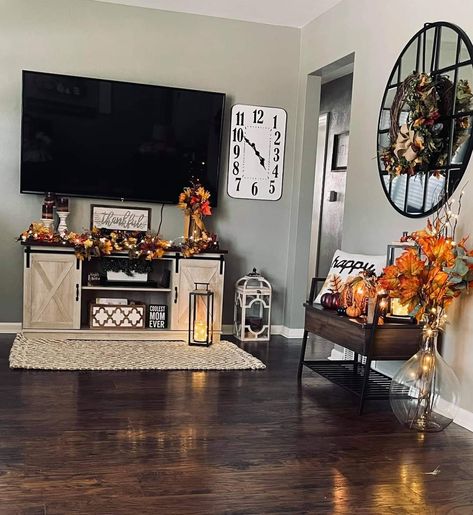 Fall Decor Tv Stand, Fall Decor Ideas For Apartments, Farmhouse Style Living Room Decor, House Paints, Halloween Home Decor Ideas, Fall Apartment Decor, Fall Living Room Decor, Room Furniture Design, Warm Home Decor