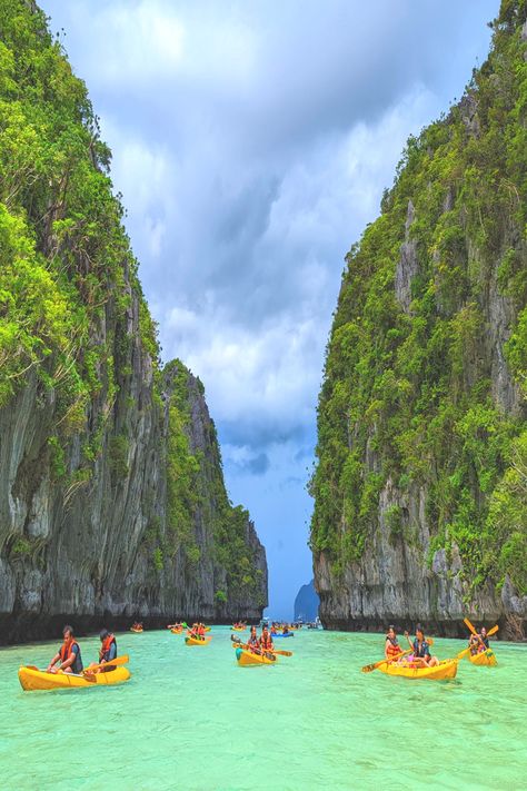 El Nido, Palawan is famous for its beaches and island hopping tours. Kayaking in the Big Lagoon offers stunning views and amazing waters. Big Lagoon El Nido Palawan, Palawan Philippines Aesthetic, Palau Aesthetic, El Nido Palawan Aesthetic, Filipina Aesthetic, Manila Aesthetic Night, Manila Aesthetic, Philippines Aesthetic, Phillipines Travel