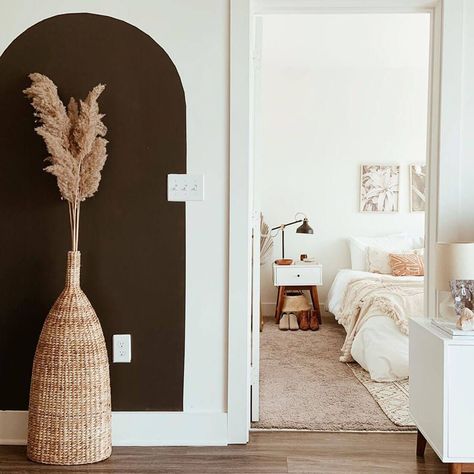 Painted Arch Walls Are So Hot Right Now • Trend Spotting • Little Gold Pixel  #arch #arches #paintedarch #archwall Painted Arch, Wall Trends, How To Make Headboard, Boho Gallery Wall, Popular Interior Design, Arched Headboard, Arch Wall, Wall Murals Painted, Popular Decor