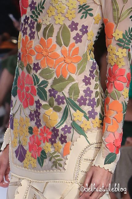 Boho Silhouette, Sahil Kochhar, Fabric Painting On Clothes, Designer Kurti Patterns, Kurti Patterns, Simple Kurti Designs, Fancy Kurti, Hand Painted Sarees, Dress Design Patterns