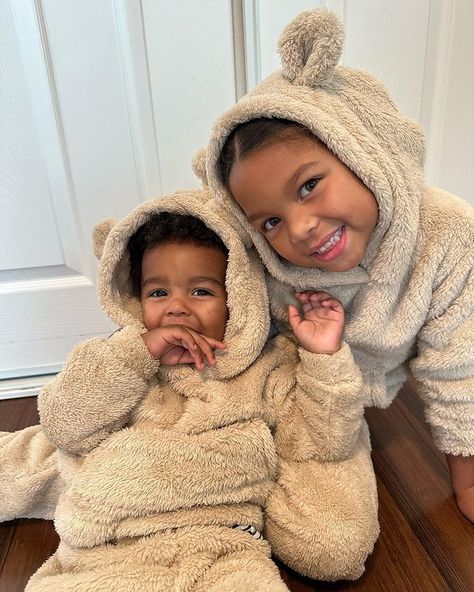 Cute Mixed Family, Mixed Twins Boy And Girl, Mixed Siblings, Mixed Family Goals, Children Aesthetic, Mixed Family, Mixed Families, Black Motherhood, Kids Goals