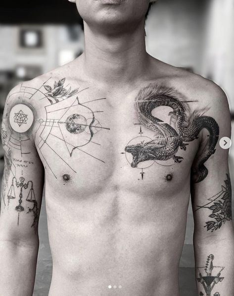 Dragon Tattoo Shoulder, Dragon Tattoo Chest, Dragon Tattoo Ideas, Dragon Tattoos For Men, Japanese Dragon Tattoo, Mens Shoulder Tattoo, Dragon Tattoos, Bicep Tattoo, Gorgeous Tattoos