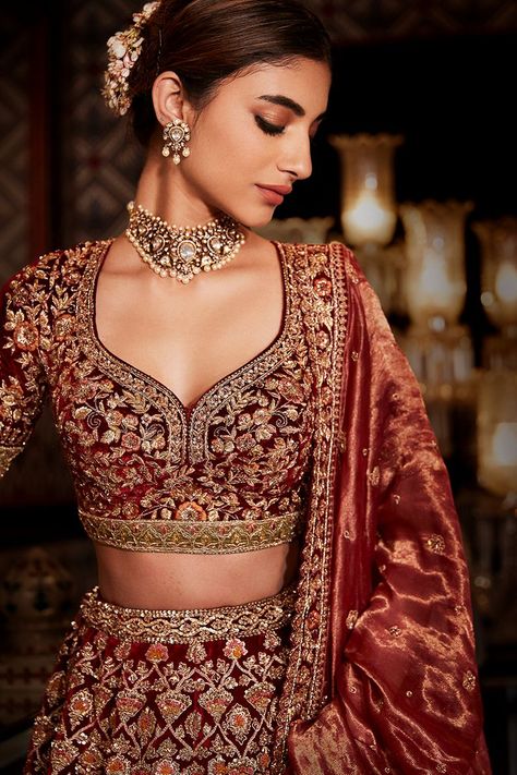 Royal Theme Wedding, Velvet Blouse Pattern, Heavy Bridal Lehenga, Bridal Lehenga Design, Royal Indian Wedding, Maroon Lehenga, Girls Boutique Dresses, Royal Theme, Lehenga Design