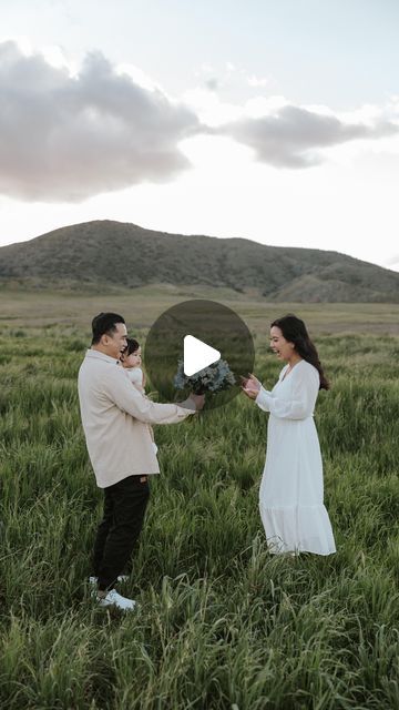 janine lagrimas • temecula photographer on Instagram: "I had the honor of doing my best friend’s GENDER REVEAL!!! 😭😭😭 She is an official BOY MOM 💙🦋 The way I had to keep my distance and keep my mouth shut so I didn’t spill the beans was so hard 😂 these moments mean so much to me and I LOVE that I get to know first hehe 😜🤭 also, should I add florist to my resume? I had so much fun making this bouquet!! 😂💐  Congratulations Igualdo family!! I can’t wait to watch Ezra become the best big brother ✨" Flower Bouquet Gender Reveal, Gender Reveal Flower Bouquet, Gender Reveal Bouquet Flowers, Gender Reveal Bouquet, Gender Reveal With Flowers, Flower Gender Reveal Photoshoot, Farm Gender Reveal Ideas, Gender Reveal Flowers, Flower Gender Reveal