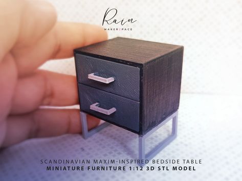 STL file MINIATURE SCANDINAVIAN MAXIM - INSPIRED BEDSIDE TABLE, MINIATURE DRAWER, MINI STORAGE, MINI NIGHTSTAND・3D printing design to download・Cults Bedside Tabel, Mini Nightstand, Miniature Bedside Table, Industrial Bedside Tables, Miniature Bedroom, Ikea Dollhouse, Table Miniature, 3d Printing Diy, 3d Printed Objects