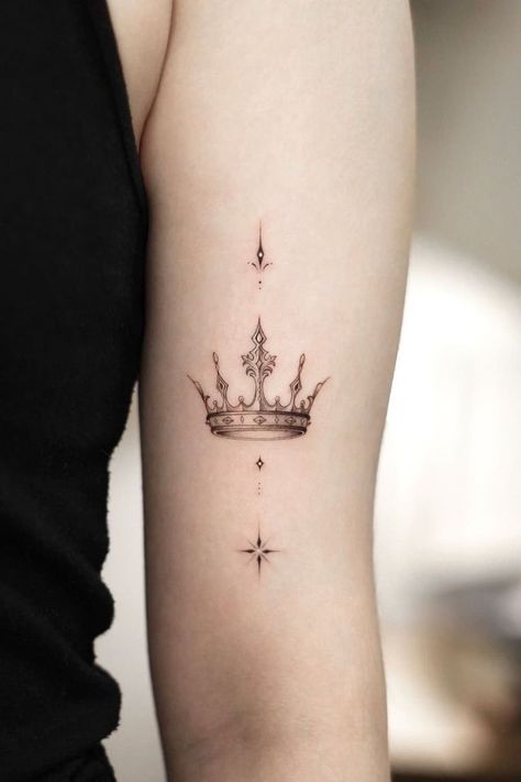 Hand Placement Tattoos For Women, Queen Tiara Tattoo, Wrist Crown Tattoo, Butterfly And Crown Tattoo, Mm Tattoo Ideas, Fineline Crown Tattoo, Crown Tattoo Design For Women Queens, Queen Crown Tattoos For Women, Feminine Crown Tattoo