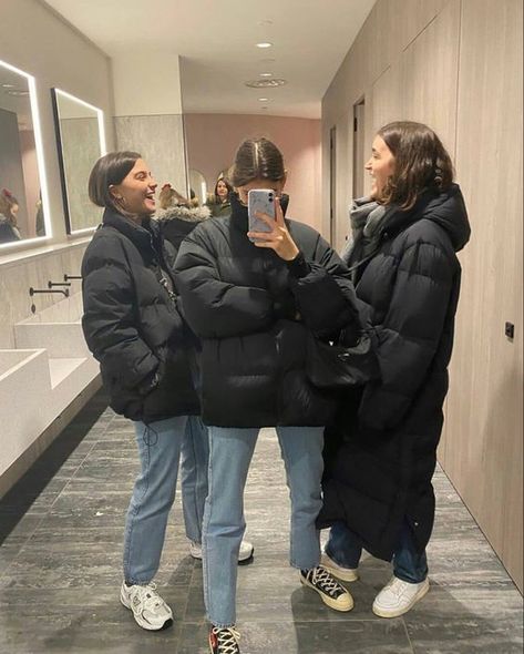 How To Wear Comfy Outfits This School Year - Society19 Oversized Puffer Jacket Outfit, The North Face Jackets Outfits, North Face Jacket Outfit, Oversized Jacket Outfit, Puffer Jacket Outfits, Black Jacket Outfit, Puffer Outfit, Oversized Puffer Coat, The North Face Puffer Jacket