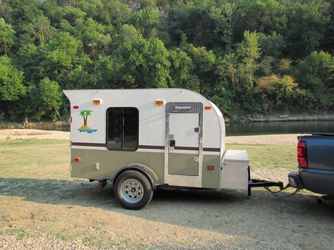 This one has a potty Micro Camper Diy, Small Travel Trailer, Tiny Camper Trailer, Caravan Design, Small Camping Trailer, Teardrop Campers, Teardrop Camper Trailer, Small Travel Trailers, Expedition Trailer