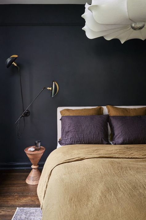 These 13 Paint Color Trends for 2021 Will Give Your Home a Fresh Look Dark Cosy Bedroom, Traditional Modern Bedroom, Black Bedroom Furniture Decor, Cosy Bedroom Ideas, Moody Bedrooms, Grey Bedroom Set, Bedroom Moody, Black Bed Set, Comfort Space