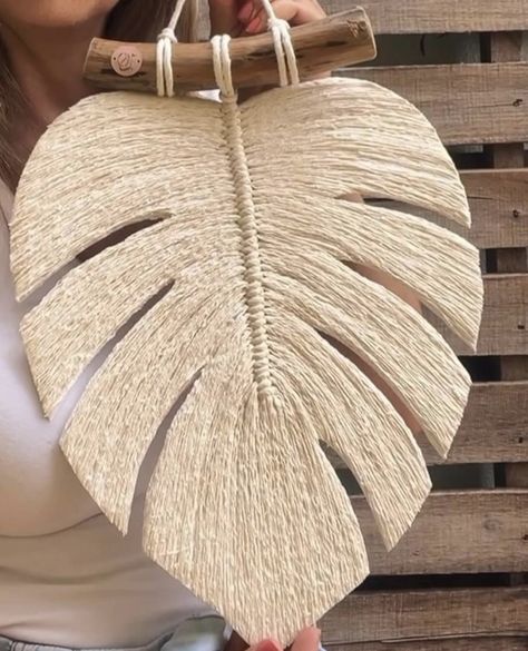 Tropical Macrame, Macrame Leaf, Macrame Wall Hanging Tutorial, Boho Crafts Diy, Macrame Wall Hanging Patterns, Macrame Boho, Wall Hanging Diy, Macrame Patterns Tutorials, Macrame Plant Hangers