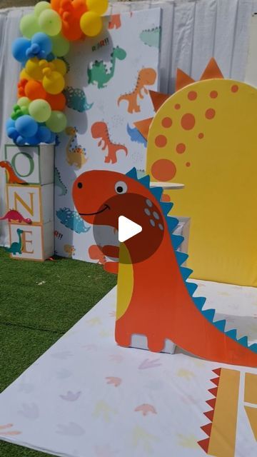 Kids Party Planner on Instagram: "Nimi turned One!!  Dinosaur 🦖 🦕 Party  Stomp, chomp and Roar!!   #dino #dinosaurparty #dinoparty" Dinosaur Birthday Drawing, Dino Decorations Party, Dinosaur Party Ideas Decorations, Dino Party Decorations, Kids Party Planner, Dinosaur Party Decorations, Dinosaur Birthday Party Decorations, Dino Birthday Party, Birthday Balloon Decorations