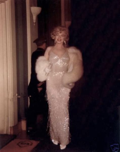 Marylin Monroe Red Carpet, Marlyne Monro Aesthetics Outfits, Marilyn Monroe Aesthetic Outfits, Marylin Monroe Dresses, Marilyn Monroe Red Carpet, Marilyn Monroe Wedding Dress, Marilyn Monroe Party, Marylin Monroe Dress, Slay Dresses