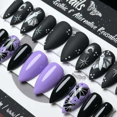 🖤🤍 Or 🖤💜 🦇🦇?! ⁣ .⁣ .⁣ .⁣ .⁣ .⁣ #spookygirlsdoitbetter #halloweennailart #pressonset #spookyobsession #batnails #spookyqueen #gothnailsofinstagram #alternativenails #creepycute #gothstyle #halloweenlover #spookycutevibes #gothicnails #custompressonnails #spookynails #pressons #halloweenlife #spookycute #spookystuff #spookycutethings #presson #handpaintedpressonnails #gothnails #halloweennails #spookysummer #pressonnailset #gothart #summerween #gothstagram #nailsofinstagram Bat Nails, Gothic Nails, Goth Nails, Gel Press, Alternative Style, Goth Art, Hard Gel, Halloween Nail Art, Cute Nail Designs