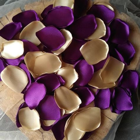 Purple And Rose Gold Wedding Theme, Black Purple Rose Gold Wedding, Shades Of Purple And Gold Wedding, Plum Lavender Rose Gold Cream Wedding, Purple Rose Petals, Ganpati Decor, Rose Pedals, Royal Wedding Themes, Gold Wedding Flowers