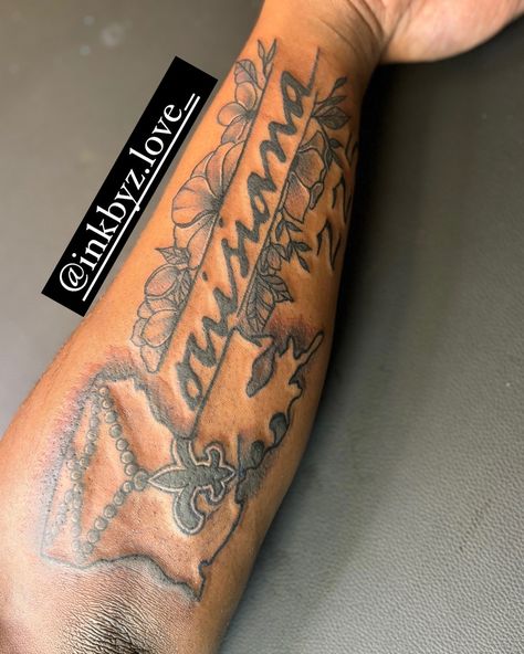 Custom Louisiana Lower Arm Tattoo 📍 ❌ No Neck Tattoos 📍 New Ink Tattoo Shop #newink #shreveporttattooartist #bossiertattooartist #femaletattooartist #tattoos #louisianatattoos Louisiana Tattoo Ideas Men, Nola Tattoos Ideas, Louisiana Tattoos, Louisiana Tattoo Ideas, Mississippi Tattoo, Louisiana Tattoo, Lower Arm Tattoos, Black Men Tattoos, Neck Tattoos