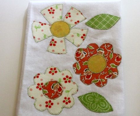 DIY Tea Towels with Moda Fabrics Diy Tea Towels, Small Hostess Gifts, Tea Towels Crafts, Dish Towel Crafts, Kitchen Towels Crafts, Applique Towels, Free Applique Patterns, Tea Towels Diy, Diy Tea