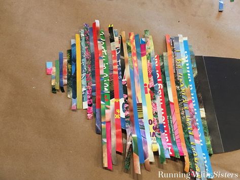 Magazine Strip Art, How To Make Magazine, Teen Room Art, Recycled Magazine Crafts, Strip Art, Newspaper Crafts Diy, Fabric Decoupage, Paper Crafts Magazine, Recycled Magazine