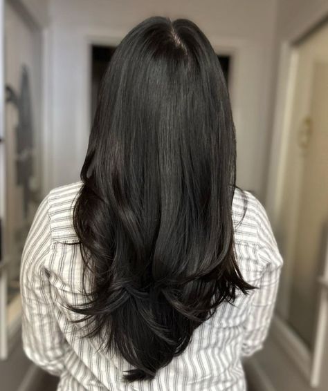 Black Textured V Layers Short Layers On Long Hair, Layered V Cut Hair, Layered Haircut For Long Hair, V Layers, Layered Hair Ideas, Wavy Layered Haircuts, Haircut For Long Hair, Trendy Layered Hairstyles, V Cut Hair