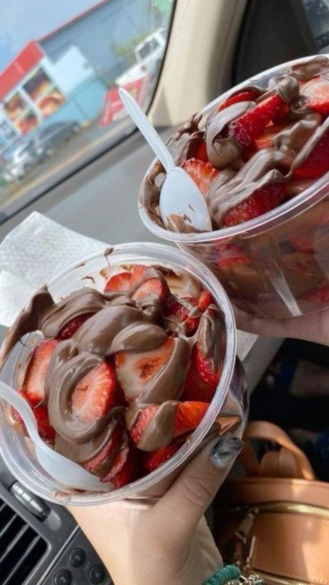 Healthy Food Motivation, Yummy Comfort Food, Think Food, Sweet Snacks Recipes, Delicious Snacks Recipes, Food Recepie, Covered Strawberries, Chocolate Covered Strawberries, Food Obsession