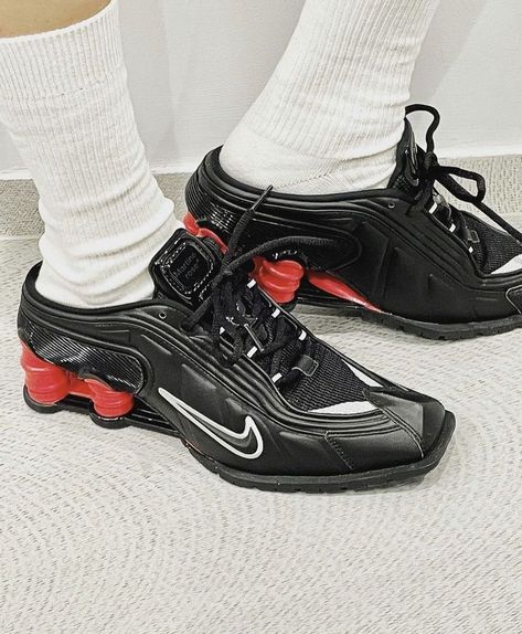 Martine Rose x Nike Shox MR4 Enby Style, Vintage Nike Shoes, Nike Shocks, Urban Shoes, Martine Rose, Shoe Wishlist, Funky Shoes, Street Fashion Men Streetwear, Shoe Inspo