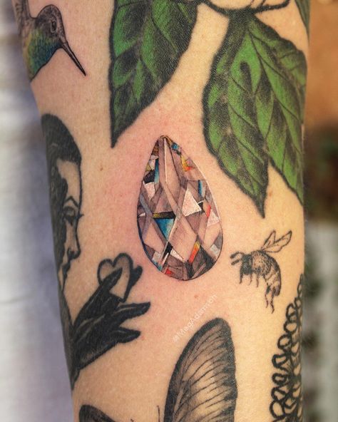 I’m visiting family for the holidays so I don’t have much work to show, but here’s a lil prism gap filler from awhile back, above a healed… Prism Tattoo, Cliche Tattoo, Tattoos On Back, Skin Drawing, Diamond Tattoos, Weird Tattoos, Different Tattoos, Mandala Tattoo, Crystal Art