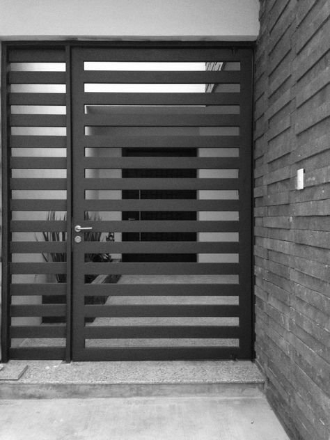 Gate Grill Design Modern, Small Gate Design Modern, Metal Gates Design Modern, Minimalist Gate Design Modern, Door Grill Design Modern, Modern Metal Gate, Metal Gate Door, Modern Steel Gate Design, Metal Gates Design