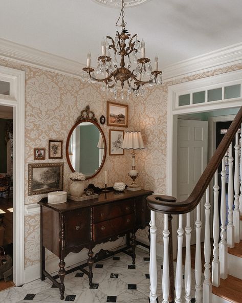 How I Navigate FB Marketplace - Pretty in the Pines, New York City Lifestyle Blog Pretty In Pines, Foyer Room Ideas, Victorian Entryway, Vintage Foyer, Entry Way Hallway, Pretty In The Pines, Rustic Entryway Table, Victorian Interior, Vintage Cape