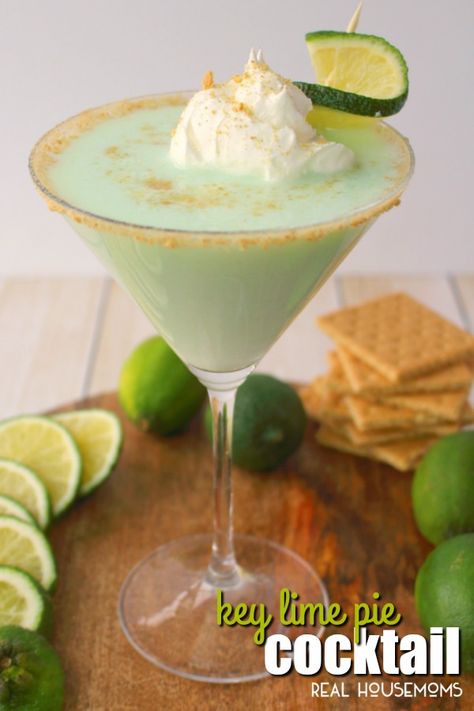 If you love the classic Key Lime Pie dessert, then this cocktail is definitely for you! Made with whipped cream vodka, Rum Chata and a few other goodies, this fantastic Key Lime Pie Cocktail is amazing! Whipped Cream Vodka Recipes, Key Lime Pie Martini, Key Lime Martini, Rumchata Recipes, Liqueur Recipes, Rum Chata, Whipped Vodka, Whipped Cream Vodka, Special Drinks