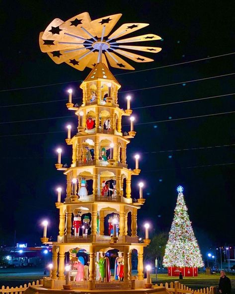 SMITH LAKE • The Lakeside Life on Instagram: “Cullman’s Christmas Pyramid #weihnachtspyramide - we love it so much! 〰️〰️🎄❤️〰️〰️ “The Weihnachtspyramide is a traditional German Christmas…” Traditional German Christmas, Christmas Pyramid, German Christmas, Christmas Market, Christmas Joy, Christmas Projects, Pyramid, Our Love, Christmas Ideas