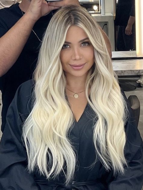 Blonde Root Smudge With Money Piece, Platinum Blonde Hair With Money Piece, Blonde Hair With Money Piece, Hair With Money Piece, Root Smudge, Bright Blonde Hair, Hair Contouring, Brown Hair Inspo, Money Piece