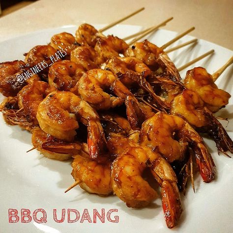 Barbecue Shrimp Satay Recipe https://fooooods.com/barbecue-shrimp-satay-engineers_plates Shrimp Satay Recipe, Shrimp Satay, How To Make Barbecue, Barbecue Shrimp, Satay Recipe, Sweet Soy Sauce, Shrimp Skewers, Pepper Powder, Oyster Sauce