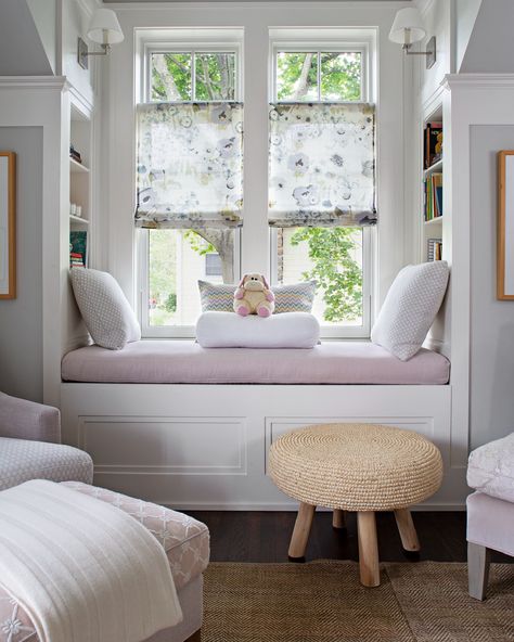 Pink Window Seat, Cute Window Seat, Baywindowseat Bedroom, Living Room Window Seat, Window Seat Ideas Bedroom, Window Seating In Bedroom, Window Seat Bedroom, Living Room Window Decor, Bedroom Window Seat