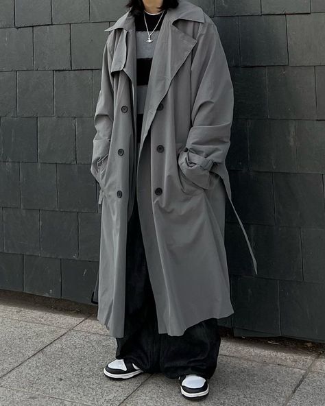 Coat Women Outfit, Overcoat Outfit Women, Women Outfit Ideas, Uni Fashion, Korean Street Fashion Men, Punk Style Outfits, Tomboy Look, Outfit Oversize, Long Green Dress