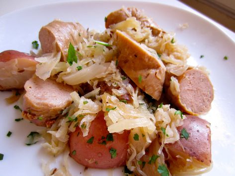 Brats In Crockpot, Bratwurst And Sauerkraut, Brats And Sauerkraut, Bratwurst Recipes, Sauerkraut Recipes, Paleo Crockpot, Crock Pot Cooking, Real Simple, Cooker Recipes