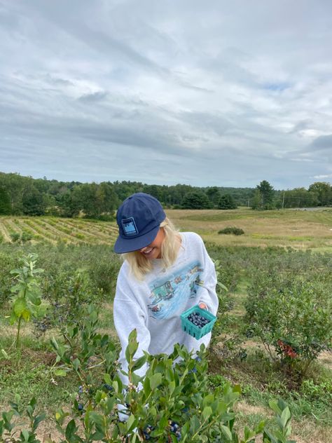 New England Beach Outfit, Blueberry Picking Aesthetic, Blueberry Picking Outfit, Maine Summer Aesthetic, Maine Outfits Summer, Salted Granola, Blueberry Picking, England Summer, Adventure Aesthetic