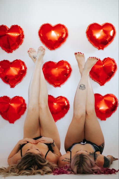 Best Friend Budiour Photoshoot, Best Friend Valentines Photoshoot, Valentines Day Bouidor Photography, Best Friend Bouidor Photography, Valentines Bodouir Photo Shoot, Photo Shoot With Best Friend, Valentines Photoshoot Ideas Friends, Valentines Photoshoot Model, Best Friend Valentine Photo Shoot